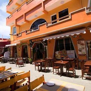 Bucaneros Hotel